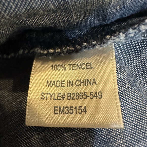 Anthropologie Cloth & Stone Relaxed Chambray Buttondown Small. - Picture 8 of 11